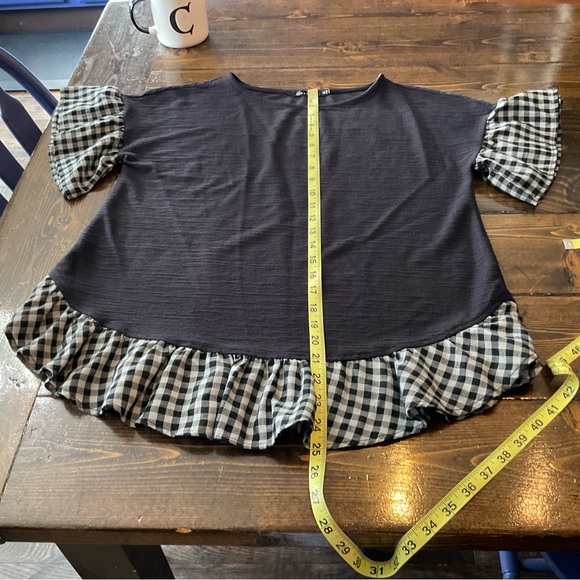 Doe & Rae Black Top with Checkered Sleeves - Picture 9 of 11